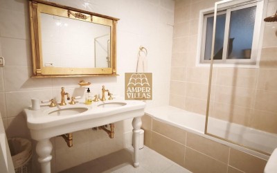 Casa de pueblo en Altea la Vella, en 2 plantas con varias terrazas.